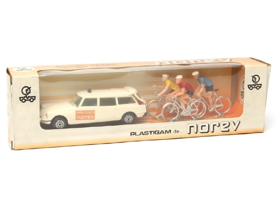 NOREV France -211-  Coffret Ambulance Norev, série Plastigam, Citroën ID19 break Ambulance avec trois coureurs cyclistes, blanc -.jpg