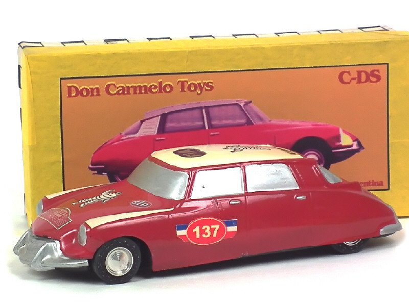 DON CARMELO TOYS (Argentine) - Citroën DS 19 Rallye de Monte Carlo 1964, long 22cm, réalisation en celluloïd, bordeaux et crème - Curiosité -.jpg