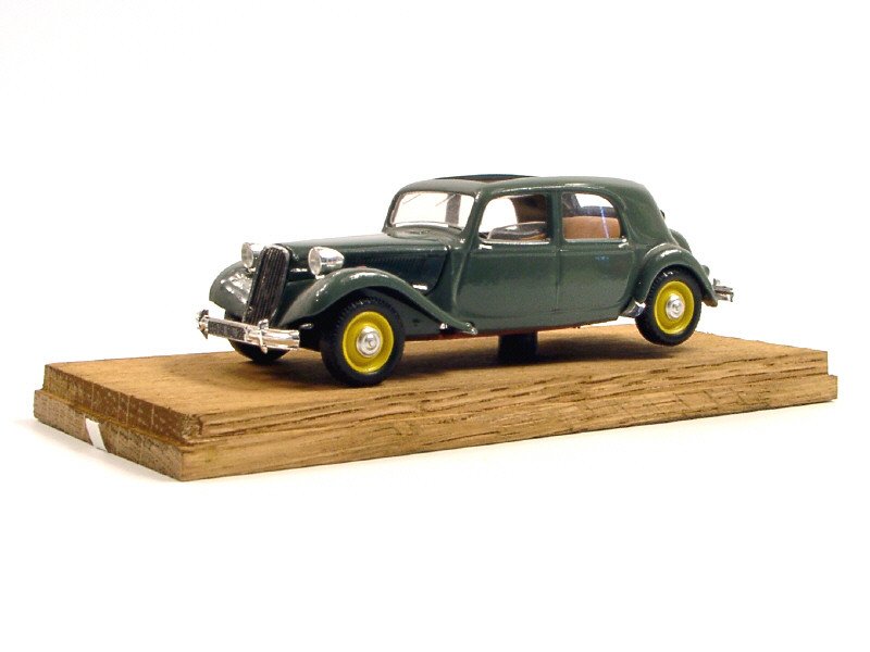 METZ MINIATURES France - Citroën 15 Six berline découvrable, transkit sur base Solido, réalisation BDS, série limitée à 250ex, sur socle, gris vert - Peu courant -.jpg