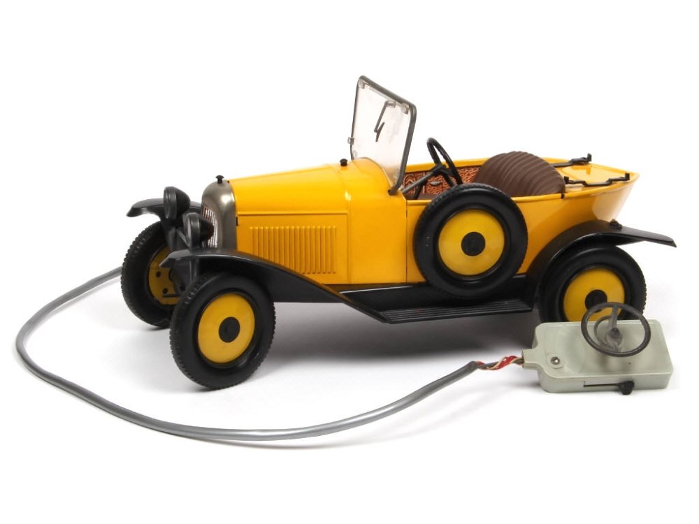 FRANCE JOUETS France -1119- Citroën 5 HP Torpédo 1922.26 téléguidée, long 32cm, moteur à piles sans intérupteur, direction au volant, jaune et noir -.jpg