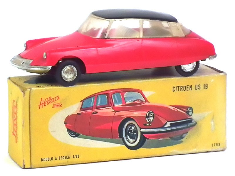 PAYA (Espagne) 3753- Citroën DS 19, éch 1.32, moteur à friction, tomate toit noir - Couleur rare -.jpg