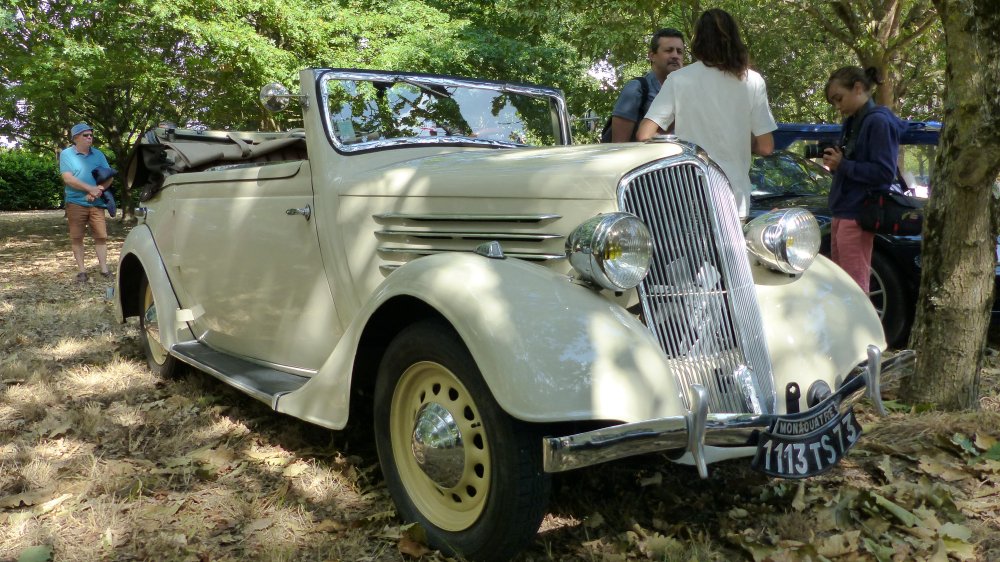 Monaquatre cab.JPG