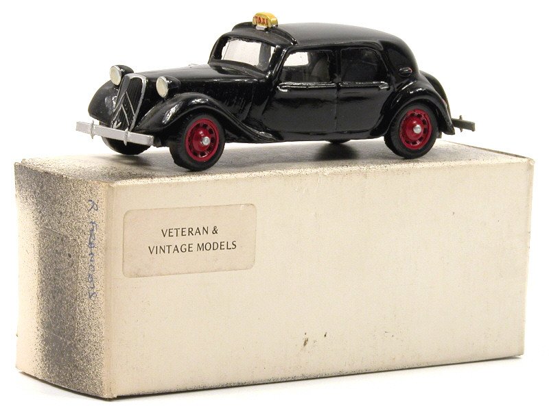 RETROSTIL France - Citroën Traction 11 BL Taxi noir -.jpg