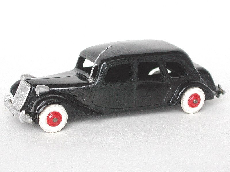 NOREV France -3- Citroën Traction 15 six familiale, noir, jantes rouges, avec antenne -.jpg