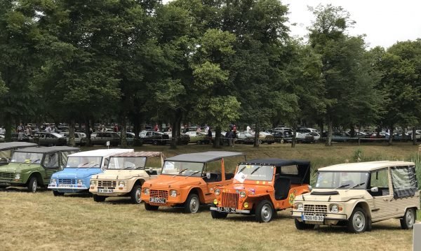 CENTENAIRE-CITROEN-2019-La-FERTE-VIDAME-Le-coin-des-MEHARI-600x359.jpg