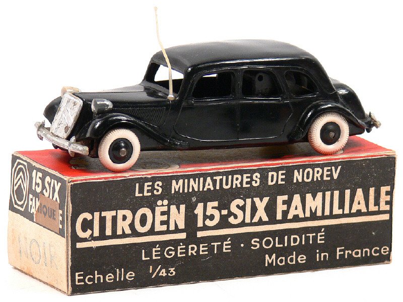 NOREV France -3- Citroën Traction 15 Six familiale, moteur à friction, noir, version peu courante -.jpg