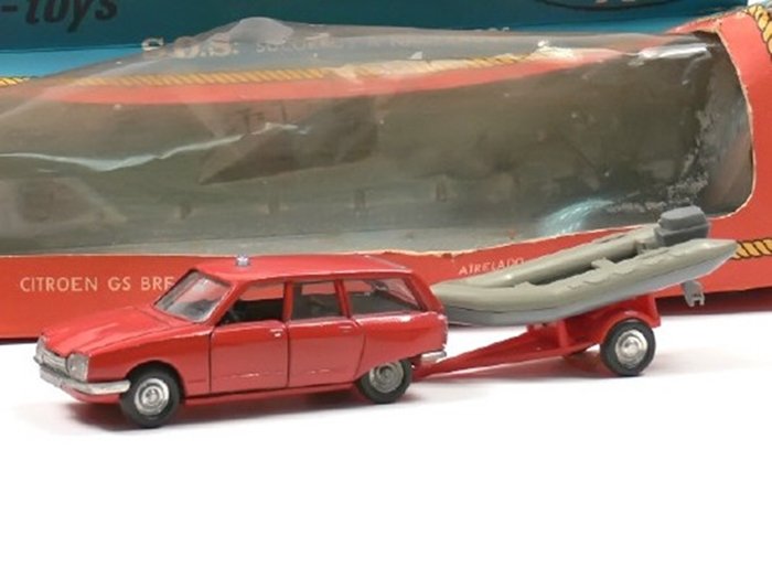 LUSO-TOYS (Portugal)  Coffret S.O.S. contenant une Citroën GS break de pompiers et un zodiac sur remorque - Peu courant -.jpg