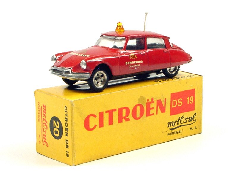 METOSUL (Portugal) -20- Citroën DS19 Bomberos, éch 1.43, rouge -.jpg