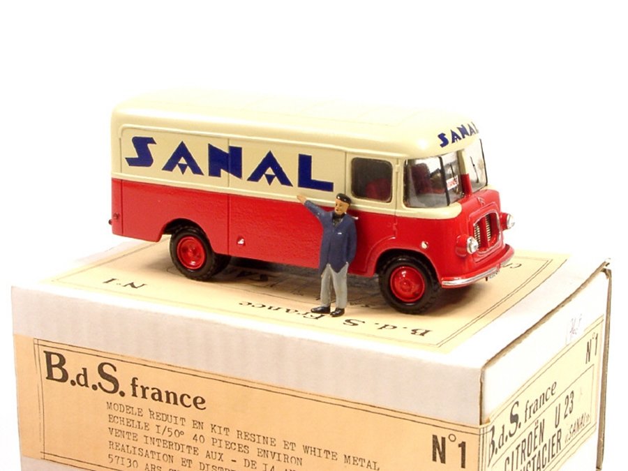 BDS France -1-  Citroën U23 Heuliez Robustacier Sanal 1957, série limitée avec personnage, notice et photo du modèle, crème et rouge - Peu courant -.jpg