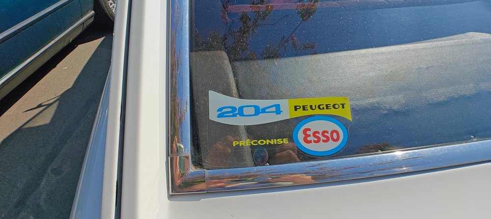 peugeot_204_c_4.jpg