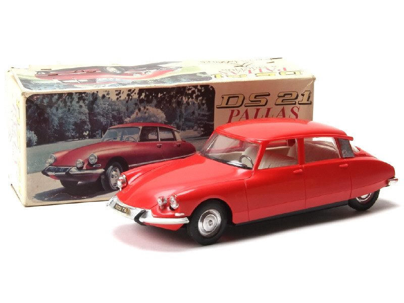 S.L.J. Fraznce -802-  Citroën DS21 Pallas, long 24cm, moteur à friction, tomate -.jpg