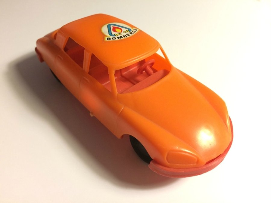 BERNABEU GISBERT -(Espagne)  Citroën DS Bomberos, éch 1.43 orange roues noires -.jpg