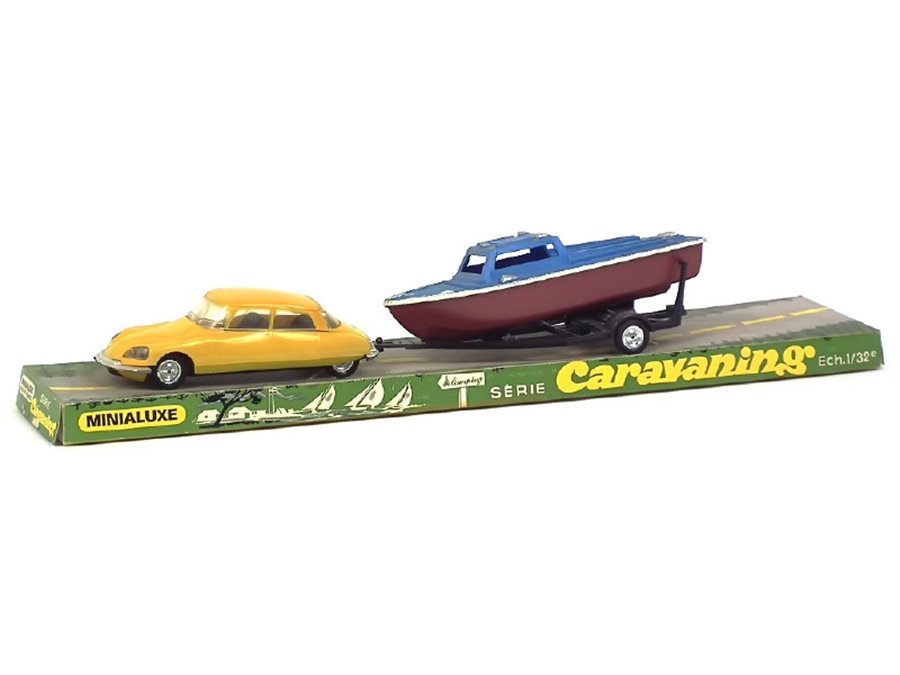 MINIALUXE France   Coffret CARAVANING Citroën DS21  échelle 1.32ème avec bateau sur remorque, jaune d'or, marron et bleu -.jpg