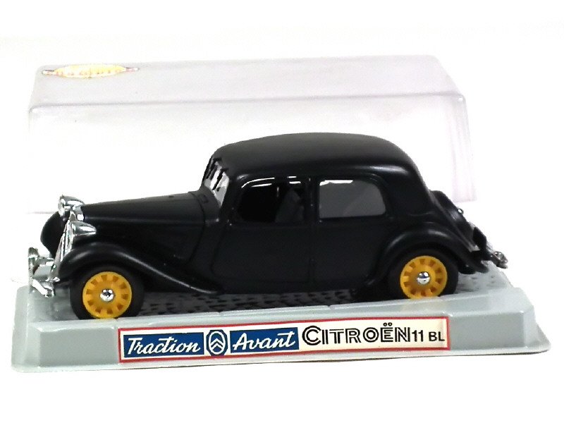 CHAMPION France - Citroën Traction 11 BL échelle 1.20ème, noir -.jpg