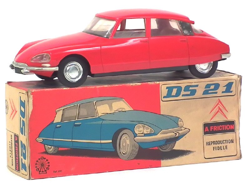 S.L.J. France -810-  Citroën DS 21 moteur à friction, long 24,5cm, rouge -.jpg