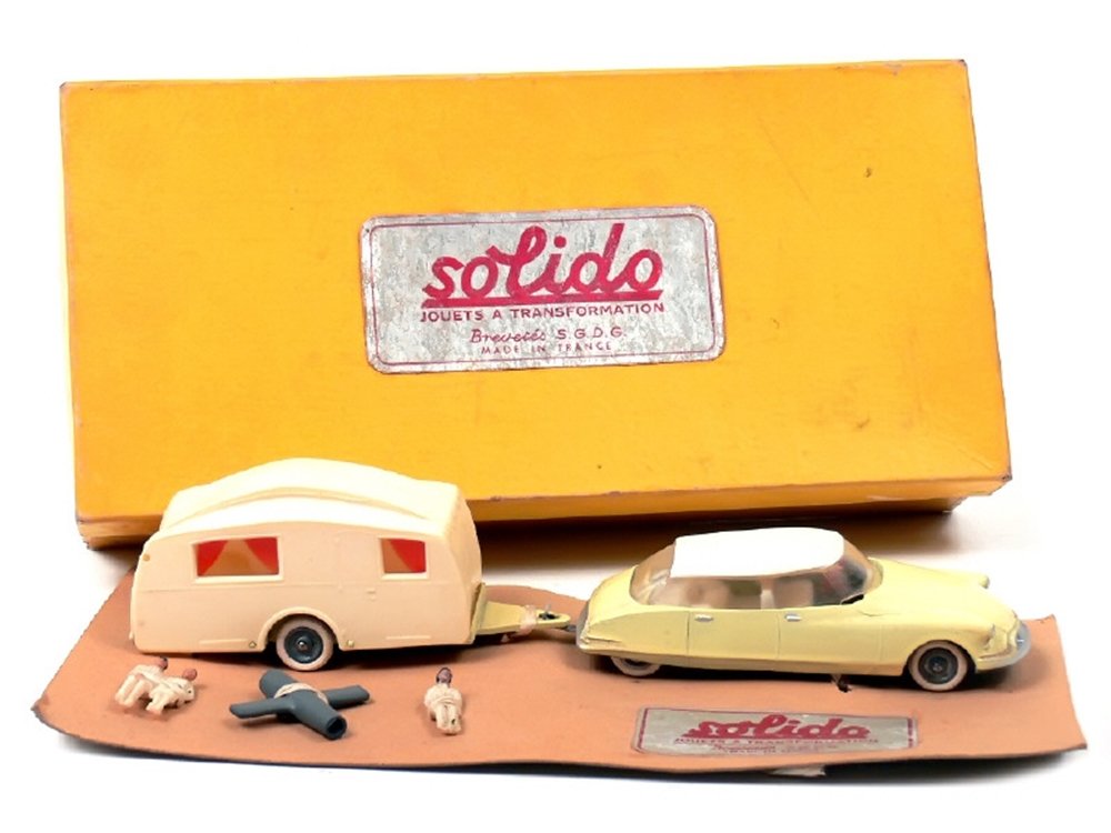 SOLIDO France -663-  Coffret caravane avec DS 19 démontable, caravane, 3 figurines, éch 1.43 et une clef de démontage, jaune paille et crème - Rare -.jpg