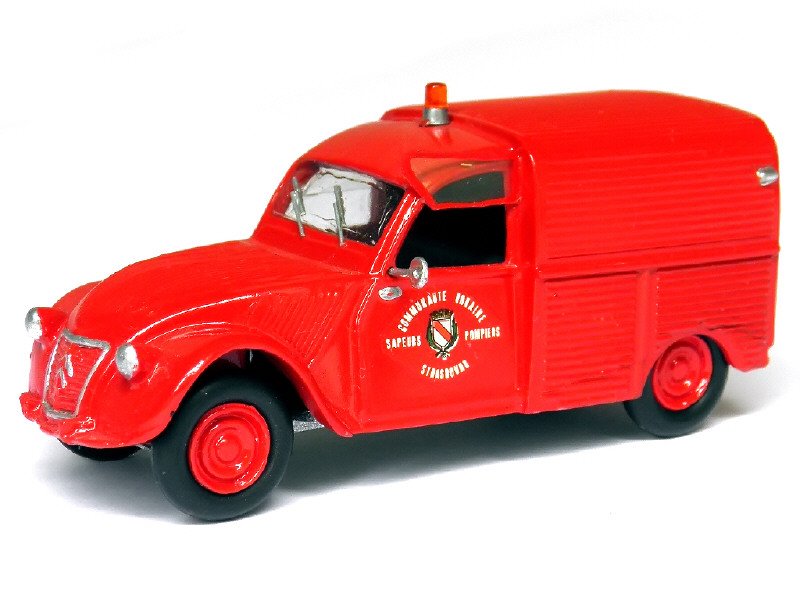 O.K.C. France -4- Citroën 2CV de Pompiers, kit artisanal d'un surmoulage Dinky Toys, éch 1.43, rouge -.jpg