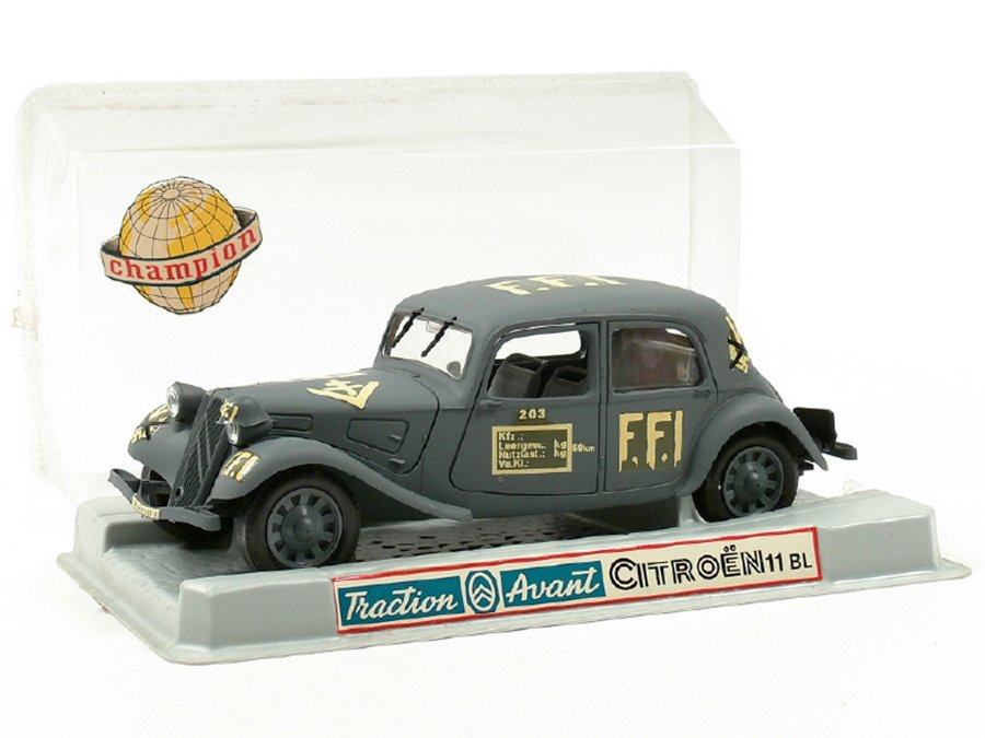 CHAMPION France -  Citroën Traction 11BL éch 1.20ème, gris armée -.jpg