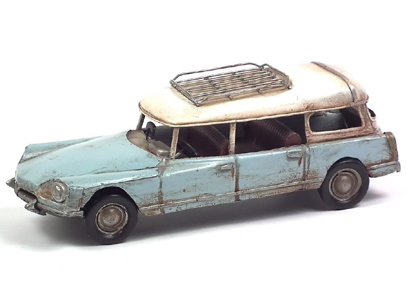 DIVERS - Citroën DS21 break, long 29cm, réalisation en tôle peinte, bleu pâle et crème -.jpg