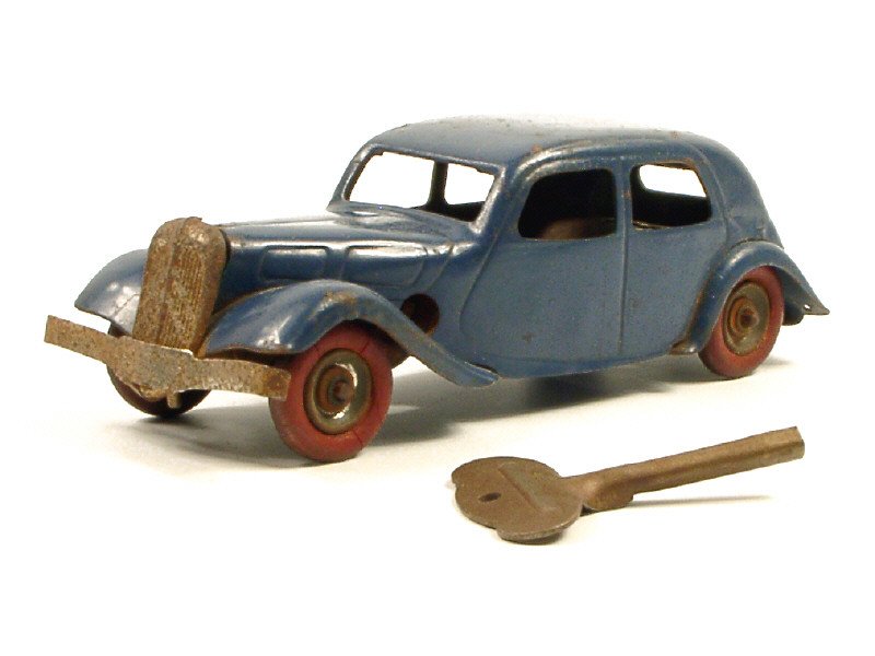 JRD France -48-  Citroën 7CV long 17cm, fabriation de 1934, moteur à clef avec traction avant, jantes tôle, pneus caoutchouc, avec clef, bleu foncé -.jpg