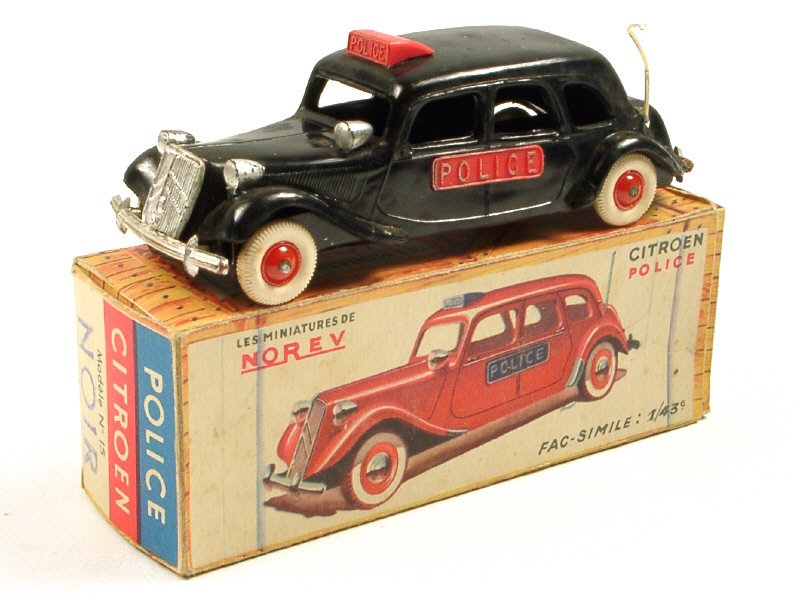 NOREV France -15 -  Citroën Traction 15 six Police avec antenne, éch 1.43, noir -.jpg