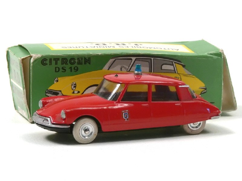 JRD France -171- Citroën DS19 de pompiers, réédition de 1985, éch 1.43, rouge -.jpg