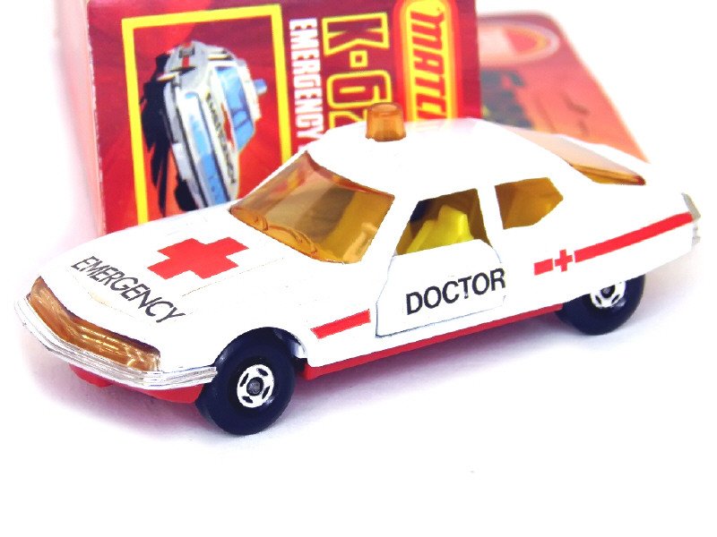 MATCHBOX-SUPERKINGS (GB)  Citroën SM Doctor Emergency, série Speed Kings, blanc et rouge -.jpg