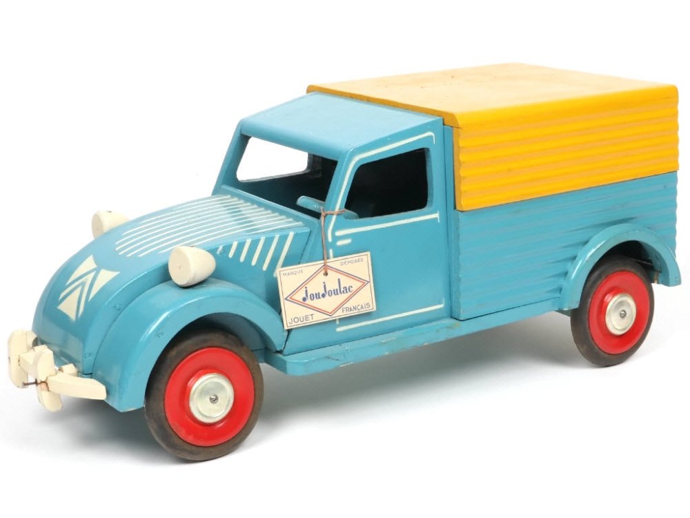 JOUJOULAC France - Citroën 2CV Fourgonnette, réalisé en bois peint, long 47cm, bleu ciel et jaune d or - Très rare -.jpg