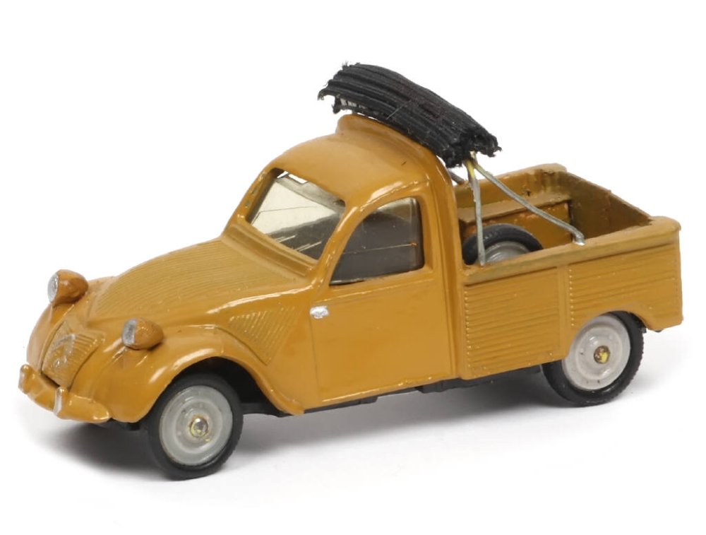 DIVERS France - Citroën 2CV Pick-up, création artisanal sur base Norev avec étiquette Créations RD-Nanou 1968 Marmande collée sur le plancher, ocre - Rare -.jpg