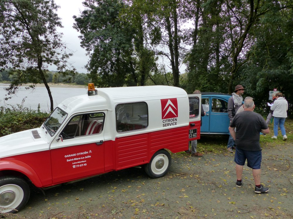 L'assistance Citroën est la mais il vaudrait mieux Michelin assistance ou Google maps.