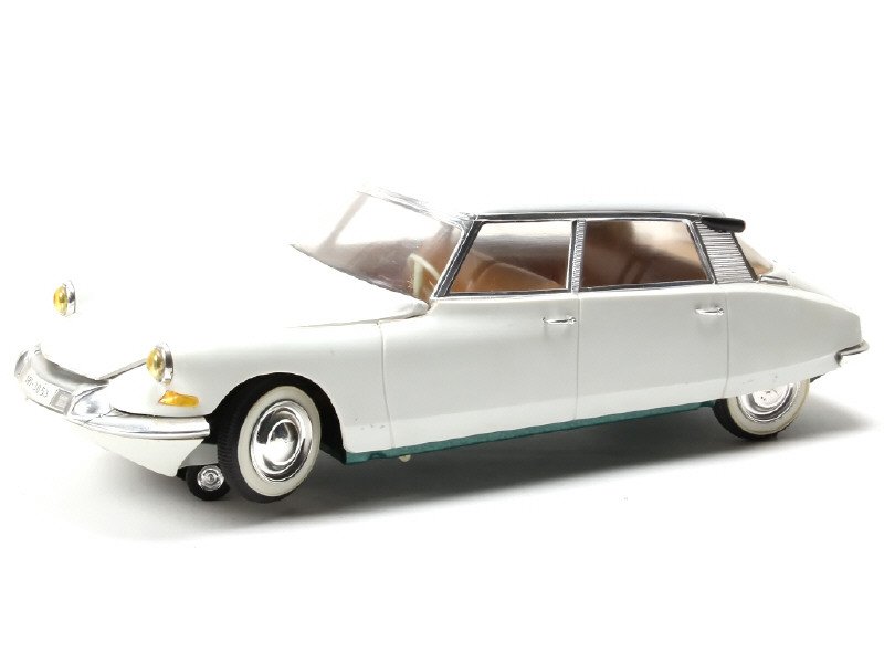 PAYA (Espagne) -3053-  Citroën DS19 électrique, long 41cm, moteur à piles et phares électriques, blanc cassé -.jpg