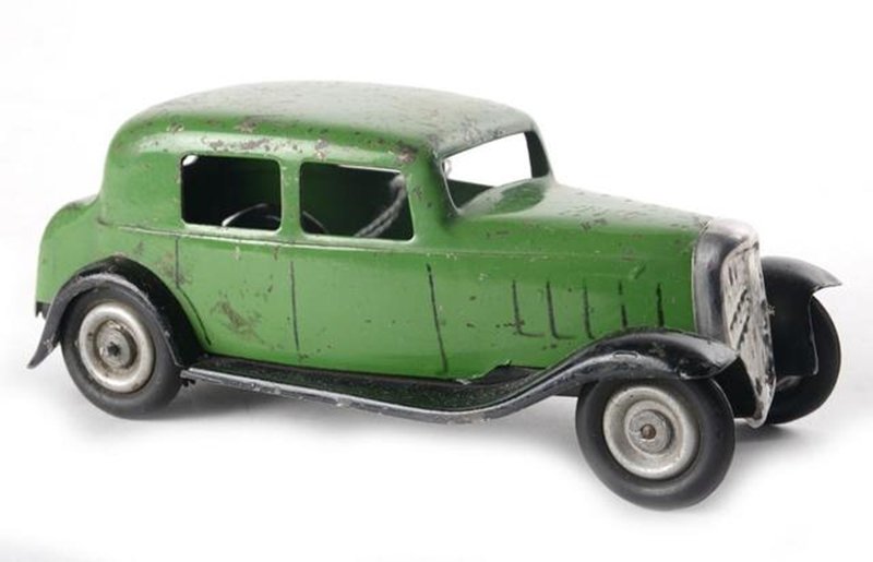 CITROËN - Citroën Petite Berline Rosalie, éch 1.25 mécanisme à volant, roues métal, long 14cm, vert ailes noires -.jpg