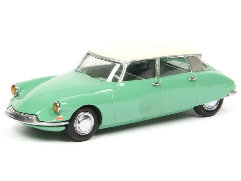 CCC France -37- Citroën DS 19 Berline 1956, vert amande, toit blanc -.jpg