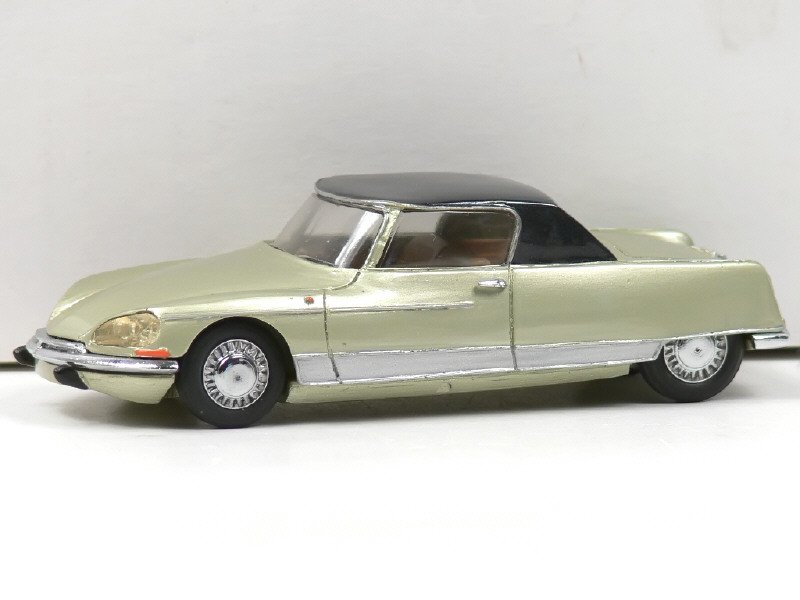 CCC France -58- Citroën DS Chapron Coupé Le Dandy 1968, vert clair métal - Peu courant -.jpg