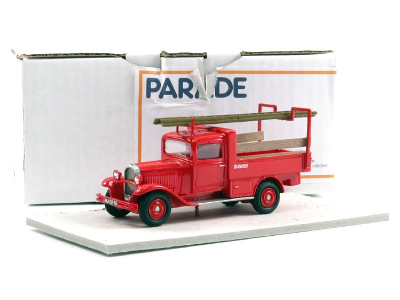 PARADE France -4356- Citroën C 6 Branweer de pompiers 1929, rouge -.jpg