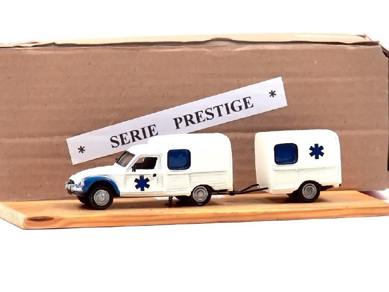 S.T.L. France - Citroën Acadiane Ambulance avec remorque à 2 roues, série Prestige sur socle en bois, blanc et bleu -.jpg
