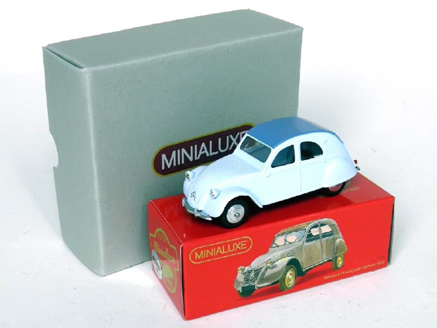 MINIALUXE France  -6.1-  Citroën 2CV AZLP en métal, série Star, fabrication contemporaine, bleu ciel toit gris bleu -.jpg