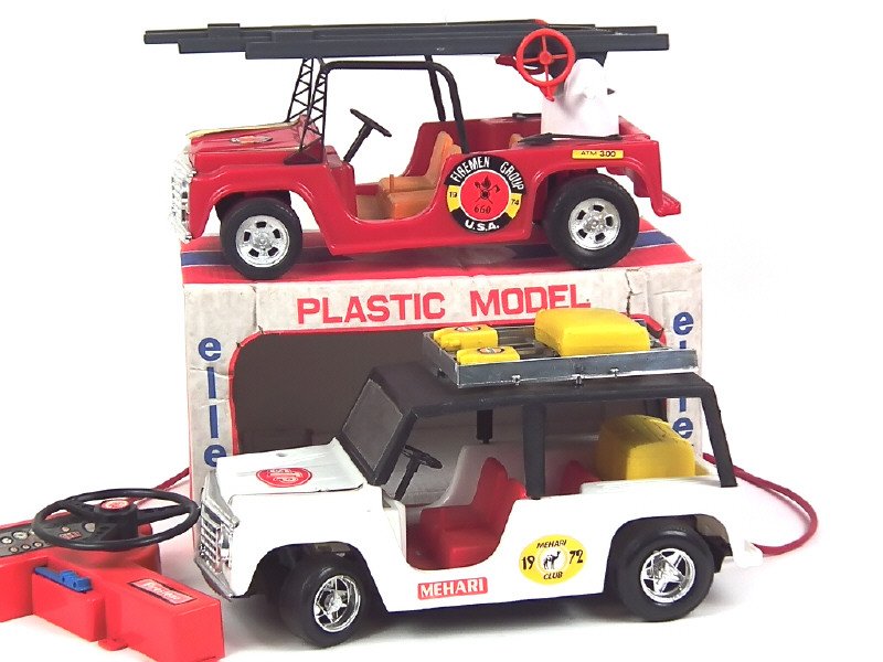 ELLEGI (Italie) -282- Citroën MEHARI Firemen Groupe, 38cm, rouge, orange et gris et Citroën MEHARI Club 1972 téléguidée, blanc, rouge et noir -.jpg