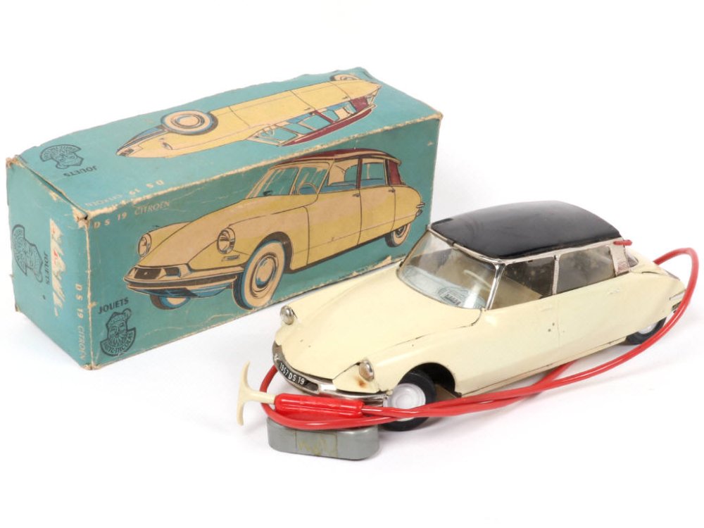 LA HOTTE SAINT NICOLAS France -509- Citroën DS 19 Téléguidée, long 29,5cm, moteur à piles et direction, jaune paille et noir - Rare -.jpg