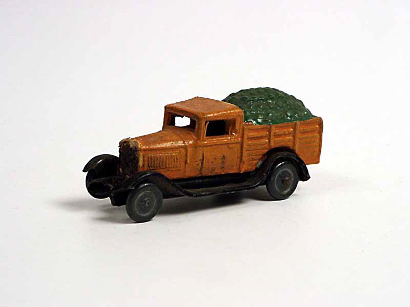 CITROEN France -601- Citroën C4 plateau à ridelles hautes avec chargement, fabriqué en 1929 en plâtre et farine, orange et vert -.jpg