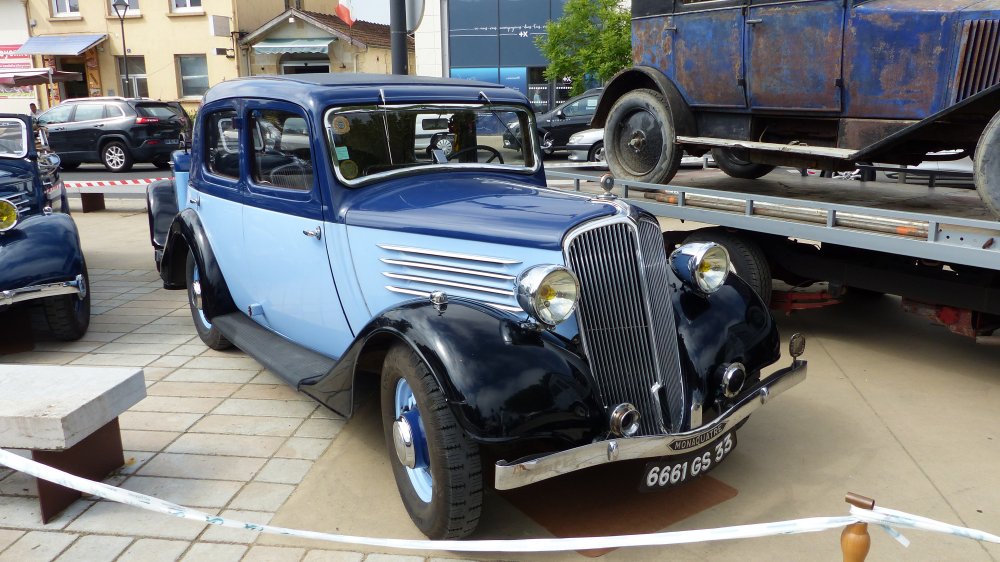 Renault Monaquatre.JPG