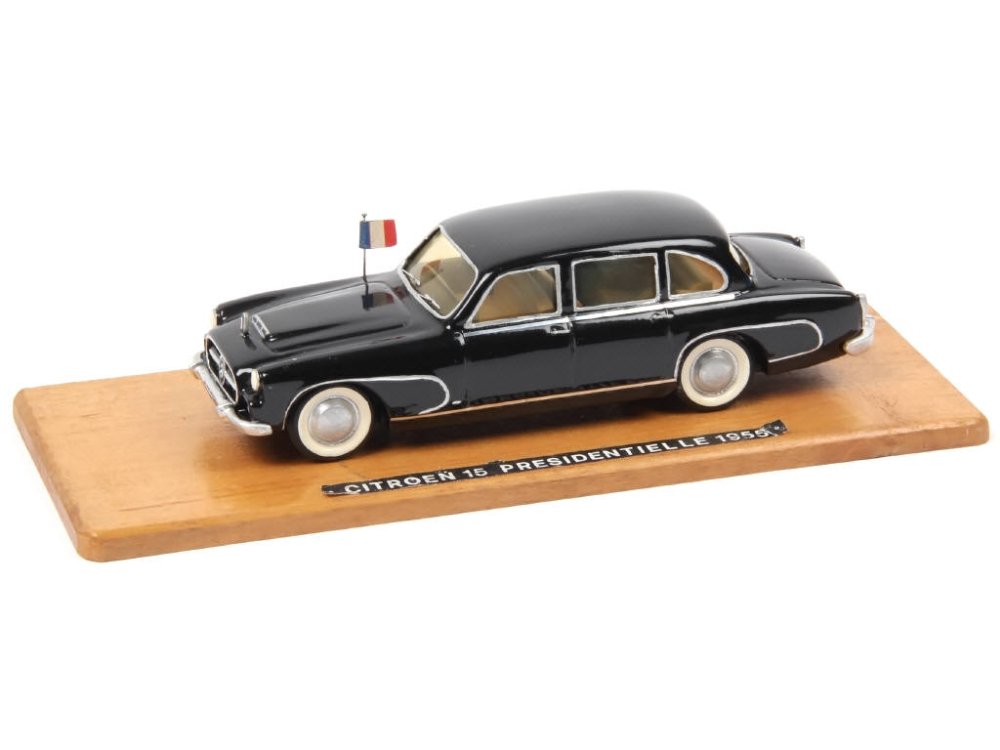 STL France -55- Citroën 15 Présidentielle 1955, sur socle de présentation, noir - Peu courant -.jpg