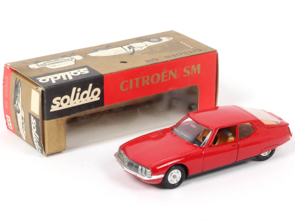 SOLIDO France -184- Citroën SM avec appuie-têtes gris, éch 1.43, rouge -.jpg