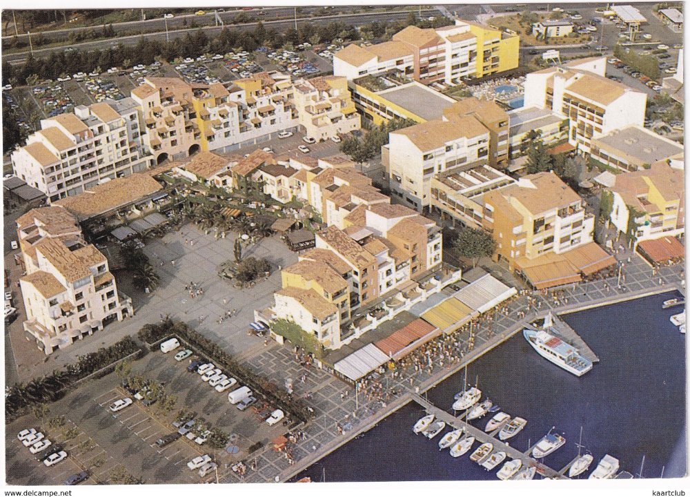 Le Cap d'Agde  place  Terisse .jpg