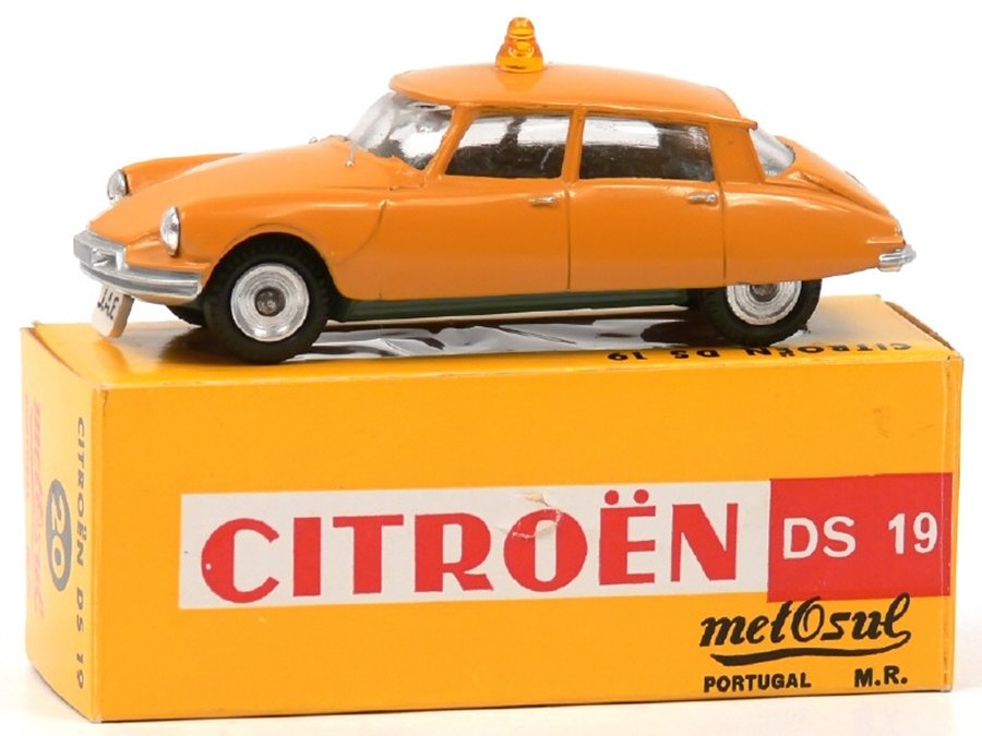 METOSUL (Portugal) -20-   Citroën DS19 Véhicule d'intervention Autoroutier J.A.E,  jaune orangé -.jpg