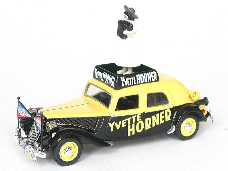 NOREV France - Citroën 15CV Yvette Horner avec figurine, véhicule du TDF cycliste 1955, éch 1.43, jaune et noir -.jpg