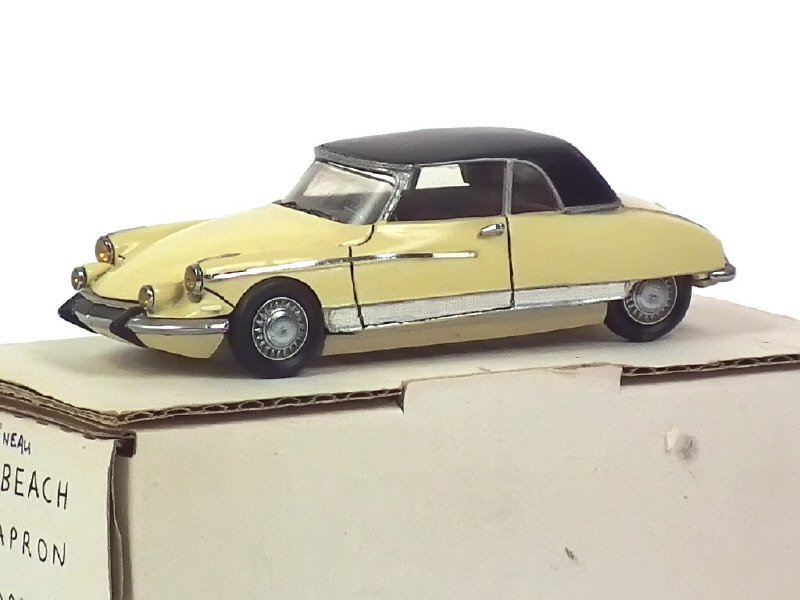 AUTO BINEAU 43 France - Citroën DS Chapron Palm Beach hard top 1963, en métal, crème et noir -.jpg