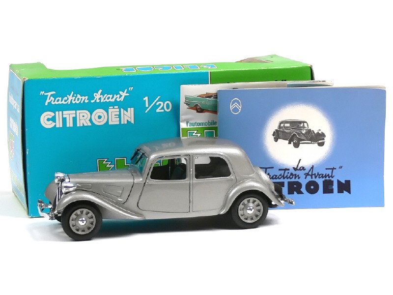 ELIGOR France -3001-  Citroën Traction 11 BL 1947 éch 1.20 ème avec planche de décalques et catalogue 1930 du modèle, gris doré -.jpg