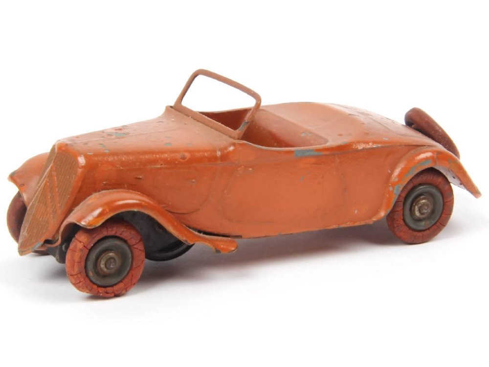 JRD France -  Citroën Traction cabriolet  long 12,5cm  en zamac moulé et chassis tôle  marqué Jouets Citroën sur le plancher,  orange - Très rare -.jpg