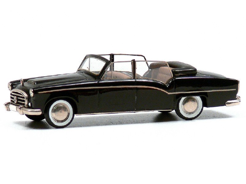 MA COLLECTION -Suisse 26-  Citroën 15 Présidentielle cabriolet Chaperon 1955 avec fanion d'aile sous sachet, édition limitée, noir -.jpg